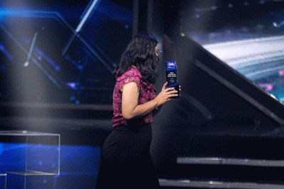 Head of Tokomall, Thelvia Vennieta saat menerima penghargaan Digital Innovation Award (DIA) 2022.