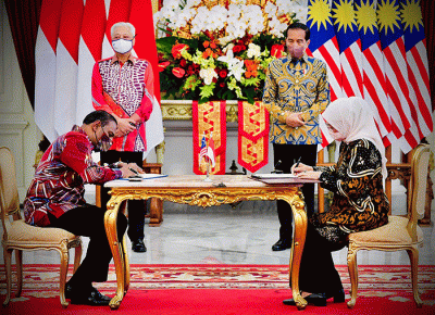 Presiden Joko Widodo menyambut kunjungan kerja Perdana Menteri (PM) Malaysia Ismail Sabri bin Yaakob di Istana Merdeka, Jakarta, Jumat (1/4/2022).