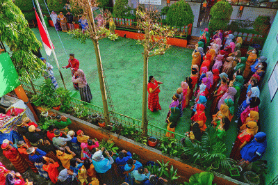 Sejumlah siswa-siswi mengikuti Parade Budaya dalam rangka rangkaian Hari Budaya Kota Makassar di SD Inpres Perumnas Antang, Kecamatan Manggala, Makassar.