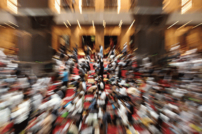 Umat Islam menjalankan ibadah Shalat Tarawih pertama bulan Ramadhan 1443 Hijriyah di Masjid Istiqlal, Jakarta, Sabtu (2/4/2022).