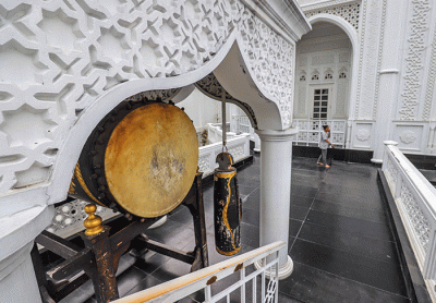 Pemandangan Masjid Ramlie Musofa di kawasan Sunter, Jakarta Utara, Selasa (5/4/2022).