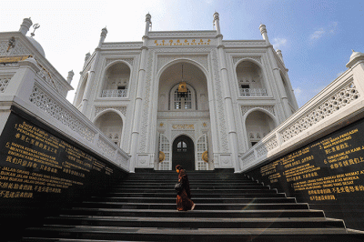 Pemandangan Masjid Ramlie Musofa di kawasan Sunter, Jakarta Utara, Selasa (5/4/2022).