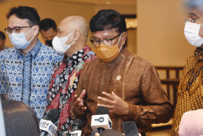 Menteri Komunikasi dan Informatika Johnny G. Plate menyatakan masih banyak tantangan pelaku UMKM dalam memanfaatkan platform digital lokapasar.