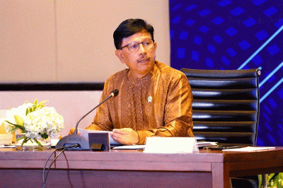 Menteri Komunikasi dan Informatika Johnny G. Plate menyatakan masih banyak tantangan pelaku UMKM dalam memanfaatkan platform digital lokapasar.