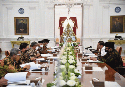 Presiden Joko Widodo menerima Panitia Seleksi Pemilihan Calon Anggota Badan Pelaksana dan Calon Anggota Dewan Pengawas Badan Pengelola Keuangan Haji.