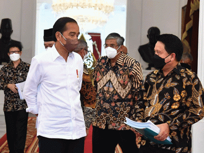 Presiden Joko Widodo menerima Panitia Seleksi Pemilihan Calon Anggota Badan Pelaksana dan Calon Anggota Dewan Pengawas Badan Pengelola Keuangan Haji.