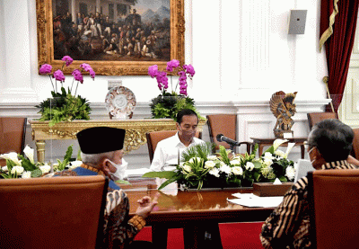 Presiden Joko Widodo menerima Panitia Seleksi Pemilihan Calon Anggota Badan Pelaksana dan Calon Anggota Dewan Pengawas Badan Pengelola Keuangan Haji.