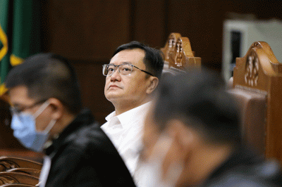 Terdakwa mantan Presiden Direktur PT Hanson International Tbk. Benny Tjokrosaputro menjalani sidang lanjutan di Pengadilan Tipikor, Jakarta, Selasa (5/4/2022).