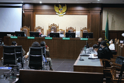 Terdakwa mantan Presiden Direktur PT Hanson International Tbk. Benny Tjokrosaputro menjalani sidang lanjutan di Pengadilan Tipikor, Jakarta, Selasa (5/4/2022).