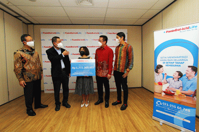 Penyerahan klaim secara simbolis di Jakarta, Rabu (6/4/2022).