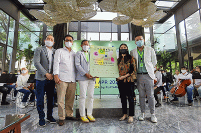 Wakil Menteri Pariwisata dan Ekonomi Kreatif, Angela Tanoesoedibjo meresmikan perhelatan Art Jakarta Gardens 2022 di Hutan Kota Plataran, Jakarta Selatan.