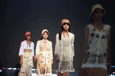 Ecoprint Fashion Week 2022 di The Plaza Semanggi, Jakarta, Rabu (6/4/2022).