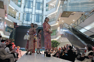 Ecoprint Fashion Week 2022 di The Plaza Semanggi, Jakarta, Rabu (6/4/2022).