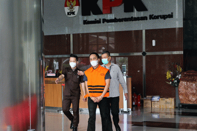 Tersangka Bupati Panajam Paser Utara nonaktif, Abdul Gafur Mas'ud, usai menjalani pemeriksaan lanjutan di Gedung Merah Putih KPK,  Jakarta, Rabu (6/4/2022).