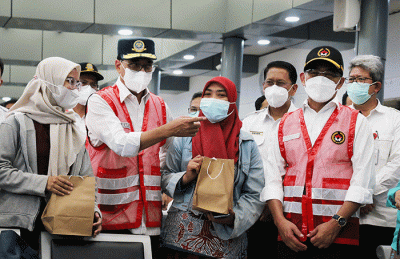 Menteri Perhubungan Budi Karya Sumadi dan Menko PMK Muhadjir Effendy meninjau kesiapan mudik lebaran di Stasiun Pasar Senen, Jakarta, Kamis (7/4/2022).