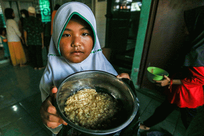 Bubur Suro menjadi menu spesial berbuka puasa di Masjid Al Mahmudiyah, Jalan Ki Gede Ing Suro, Kelurahan 30 Ilir, Kecamatan Ilir Barat II Palembang.