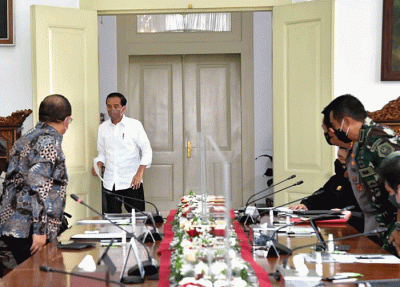 Presiden Joko Widodo memimpin rapat terbatas yang membahas tentang persiapan pemilihan umum (pemilu) dan pemilihan kepala daerah serentak tahun 2024.