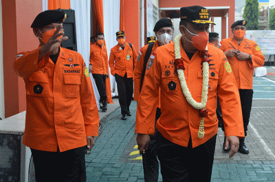 Kepala Basarnas Marsekal Madya TNI Henri Alfiandi saat meninjau sejumlah peralatan dan fasilitas di Unit Pelaksana Teknis (UPT).