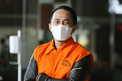 Bupati nonaktif Penajam Paser Utara, Abdul Gafur Mas’ud usai menjalani pemeriksaan lanjutan di Gedung Merah Putih KPK, Jakarta, Selasa (12/4/2022).