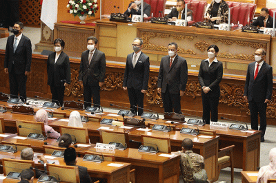 DPR Tetapkan Anggota Dewan Komisioner OJK Periode 2022-2027.