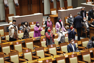 Rapat Paripurna DPR RI ke-19 Masa Persidangan IV Tahun Sidang 2021-2022 di Kompleks Parlemen, Jakarta, Selasa (12/4/2022).