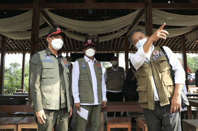 Kepala Badan Nasional Penanggulangan Bencana Letjen TNI Suharyanto, meninjau beberapa titik lokasi di Desa Balerante, Kecamatan Kemalang, Kabupaten Klaten.