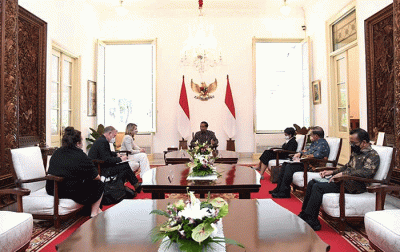 Presiden Joko Widodo menerima kunjungan kehormatan Menteri Luar Negeri (Menlu) Kanada, Melanie Joly, bersama delegasi terbatas di Istana Merdeka.