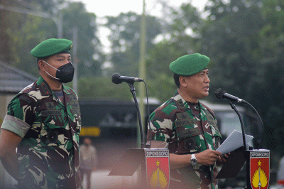 Apel Penyerahan Satuan Kodam IV/Diponegoro di Lapngan Parade Makodam IV/Diponegoro, Watugong, Semarang, Jawa Tengah, Selasa (12/4/2022).