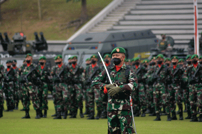 Apel Penyerahan Satuan Kodam IV/Diponegoro di Lapngan Parade Makodam IV/Diponegoro, Watugong, Semarang, Jawa Tengah, Selasa (12/4/2022).