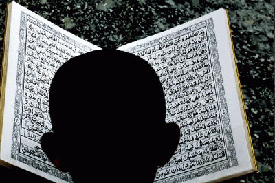 Jamaah Sultan Mahmud Badaruddin Jayo Wikramo Palembang setiap hari selama Bulan Suci Ramadan 1443 H melaksanakan Tadarus Al Quran.