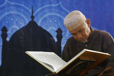 Jamaah Sultan Mahmud Badaruddin Jayo Wikramo Palembang setiap hari selama Bulan Suci Ramadan 1443 H melaksanakan Tadarus Al Quran.