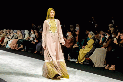 Indonesia Fashion Week 2022 di Jakarta, Rabu, (13/4/2022).
