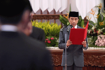 Presiden Joko Widodo melantik dan mengambil sumpah jabatan anggota Komisi Pemilihan Umum dan Badan Pengawas Pemilihan Umum masa jabatan tahun 2022-2027.