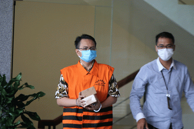 Tersangka Konsultan Pajak PT Gunung Madu Plantation (GMP), Aulia Imran Maghribi usai menjalani pemeriksaan lanjutan di Gedung KPK.