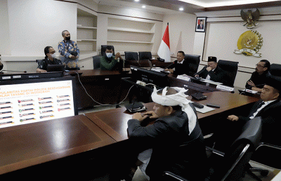 Ketua DPD La Nyalla Mattalitti memberikan paparan saat ekspose publik terkait big data di Kompleks Parlemen, Senayan, Jakarta, Kamis (14/4/2022).