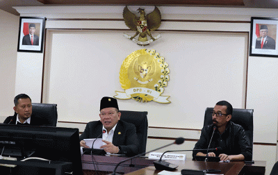 Ketua DPD La Nyalla Mattalitti memberikan paparan saat ekspose publik terkait big data di Kompleks Parlemen, Senayan, Jakarta, Kamis (14/4/2022).