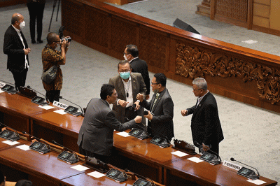Ketua DPR Puan Maharani memberikan pidato saat rapat paripurna DPR di Kompleks Parlemen, Senayan, Jakarta, Kamis (14/4/2022).