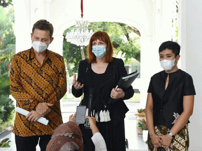 Presiden Joko Widodo menerima kedatangan Rektor Monash University Indonesia Prof. Andrew MacIntyre di Istana Merdeka, Jakarta, Kamis (14/4/2022).