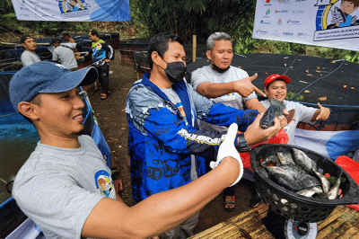 Panen raya budidaya ikan serta memberikan Santunan kepada warga sekitar di kampung Rawajati Kelurahan Mekarwangi, kecamatan Tanah Seraal, Kota Bogor.