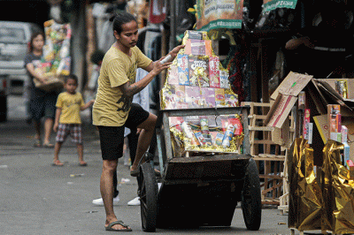 Aktivitas pedagang parsel di Pasar Kembang Cikini, Jakarta Pusat, Rabu (20/4/2022).