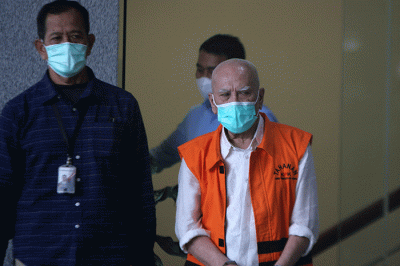 Tersangka mantan Wali Kota Banjar, Herman Sutrisno usai diperiksa di Gedung KPK Merah Putih, Jakarta, Kamis (21/4/2022).