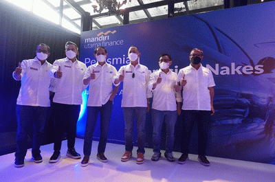 Peluncuran program special fasilitas pembiayaan khusus tenaga kesehatan oleh Mandiri Utama Finance (MUF) di Jakarta, Kamis (21/4/2022).