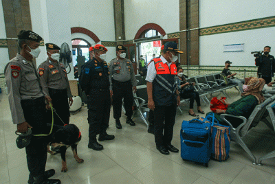 KAI Daop 4 Semarang melaksanakan Apel Gelar Pasukan di halaman parkir Stasiun Semarang Tawang, Jawa Tengah, Jumat (22/4/2022).