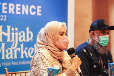 Owner Jakcloth Achmad Ichsan Nasution (kanan) bersama Owner Hijab Fest Sheena Krisnawati menggelar Konferensi pers penyelenggaraan event Jakcloth.
