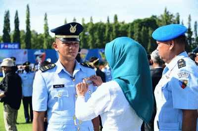 Kepala Staf Angkatan Udara (Kasau) Marsekal TNI Fadjar Prasetyo, melantik 37 penerbang baru dan 6 Navigator baru dalam sebuah upacara Wing Day.
