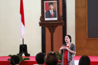 Ketua DPR Puan Maharani menggelar ramah tamah dengan sejumlah kelompok perempuan di Ruang Pustakaloka Nusantara IV, Senayan, Jakarta.