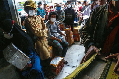 Jelang lebaran pengiriman paket makanan khususnya pempek membludak, seperti di jasa pengiriman barang mengunakan truk dingin AKR (Aneka Kuliner Raya).