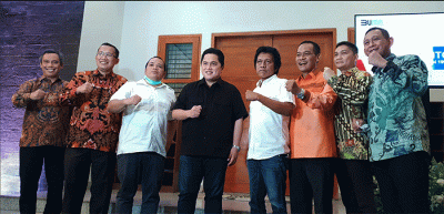 Penyerahan bantuan unit rumah kepada keluarga ahli waris pejuang reformasi di Jakarta, Senin (25/4/2022).