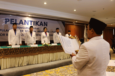 Pelantikan pengurus Pusat Perkumpulan Dokter Seluruh Indonesia (PDSI) di Jakarta, Rabu (27/4/2022).