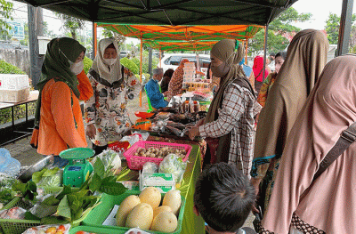 Kegiatan yang berlangsung dari tanggal 26 hingga 28 April 2022 ini menyediakan berbagai komoditas pangan seperti Beras Premium, Minyak Goreng dan lain-lain.